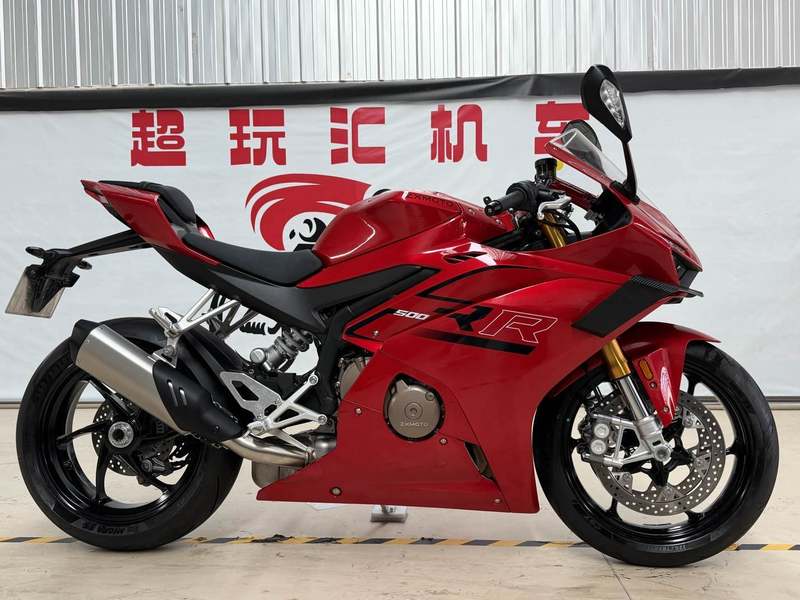 张雪机车 500RR