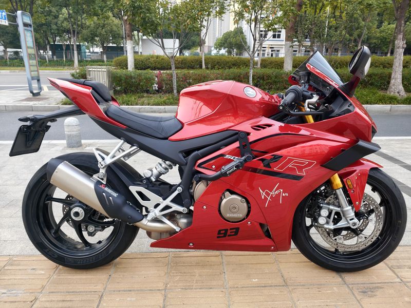 张雪机车 500RR