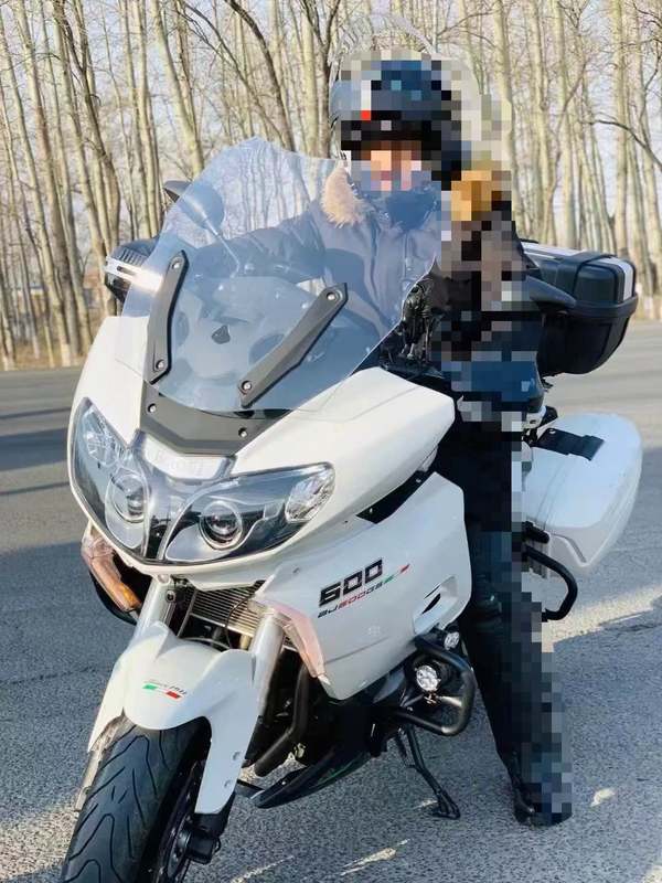 贝纳利 600 GC