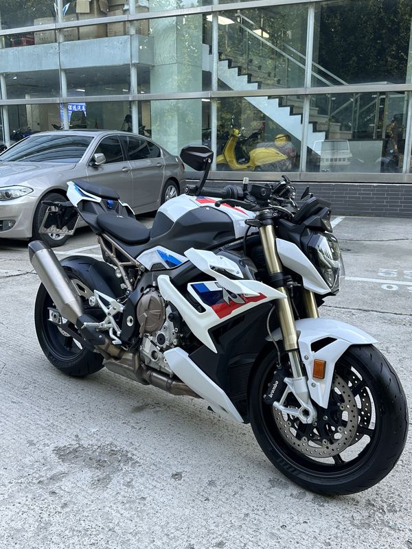 宝马 S 1000 R