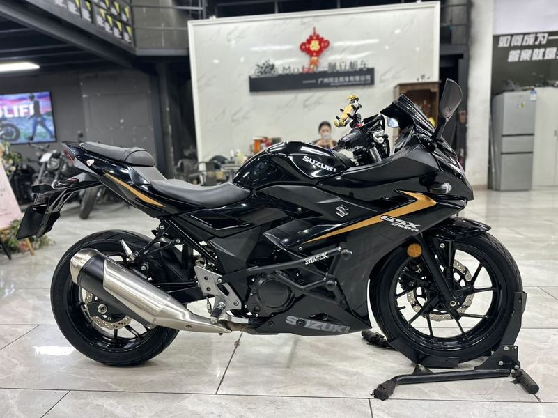 豪爵铃木 GSX250R