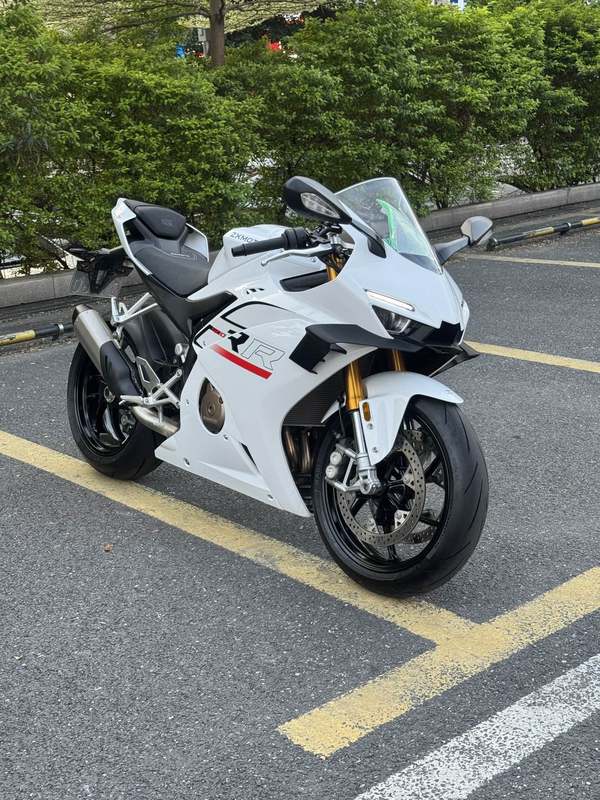 张雪机车 500RR