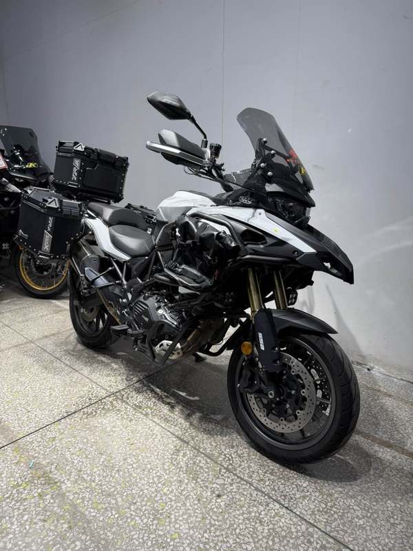 贝纳利 TRK552