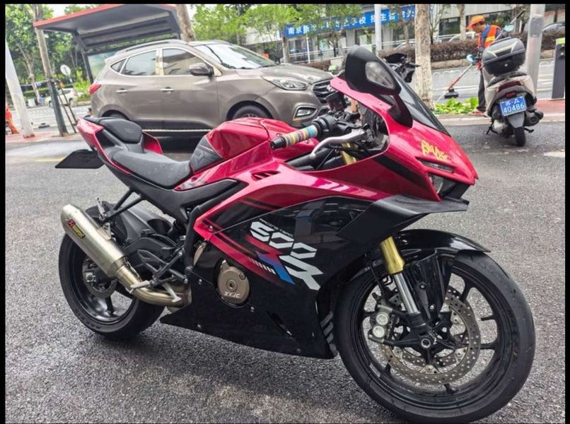 张雪机车 500RR