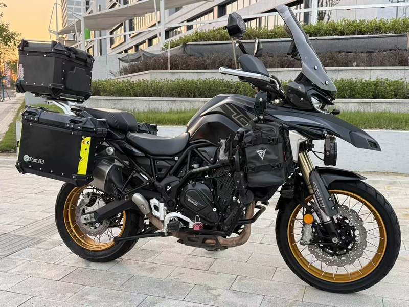贝纳利 TRK702