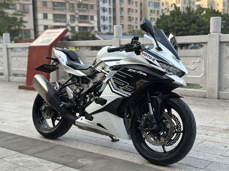 川崎 ZX-4R