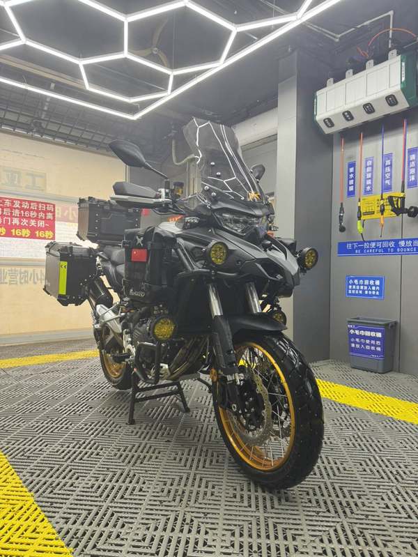 贝纳利 TRK552