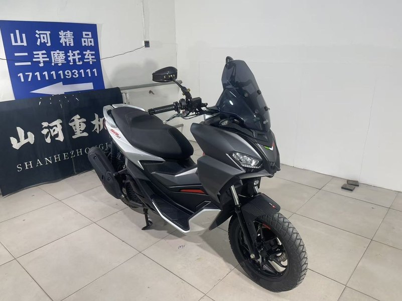 阿普利亚 SR GT 200
