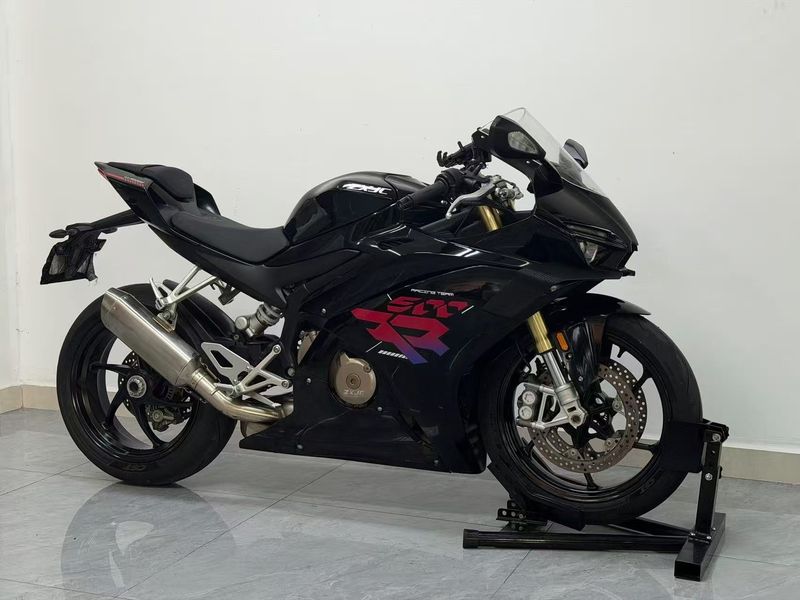 张雪机车 500RR