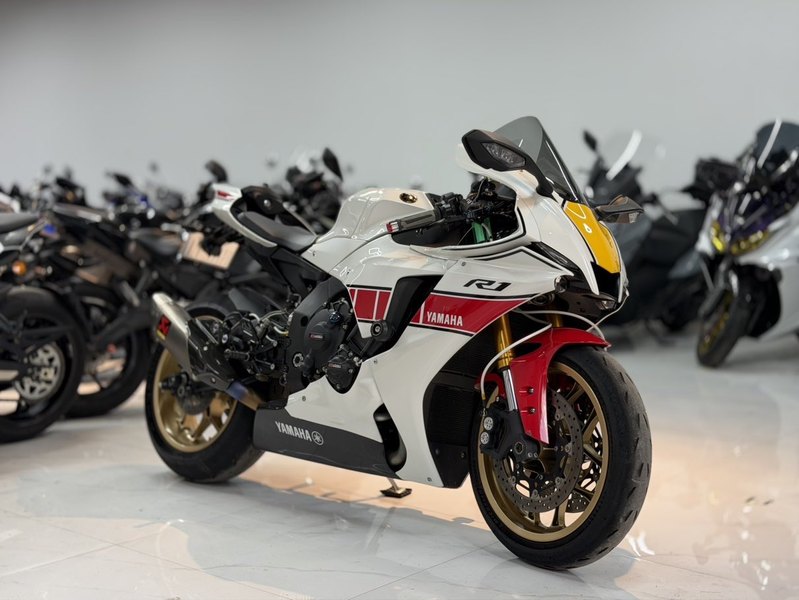 雅马哈 YZF-R1