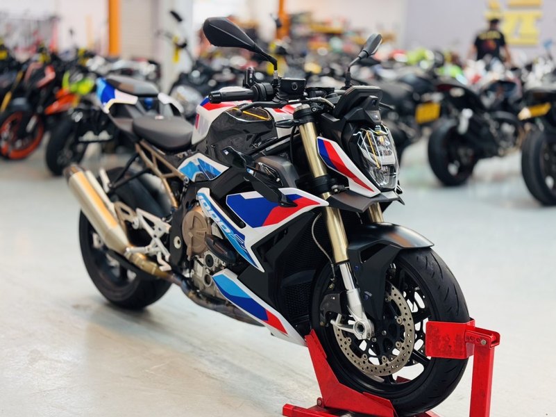 宝马 S 1000 R