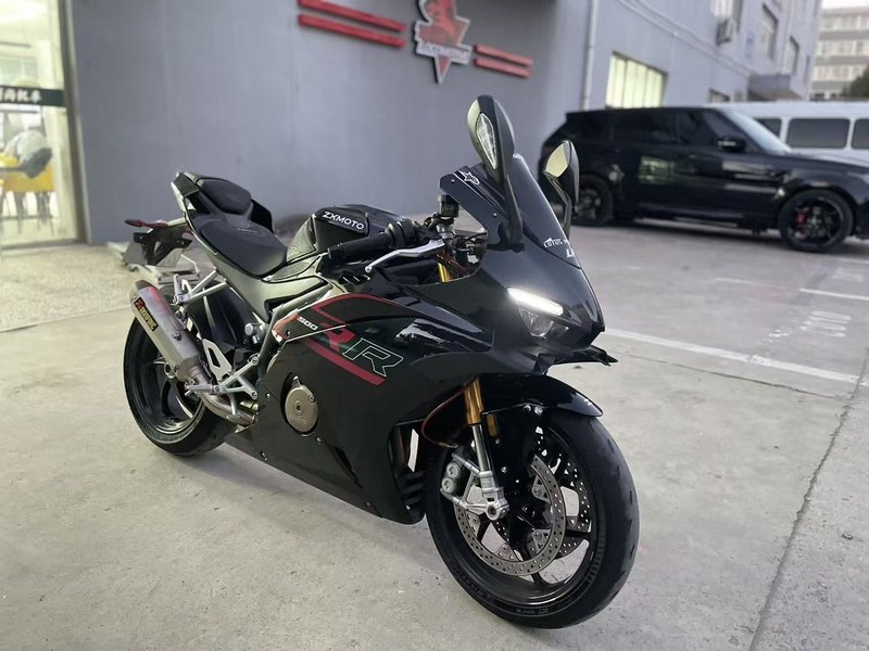张雪机车 500RR