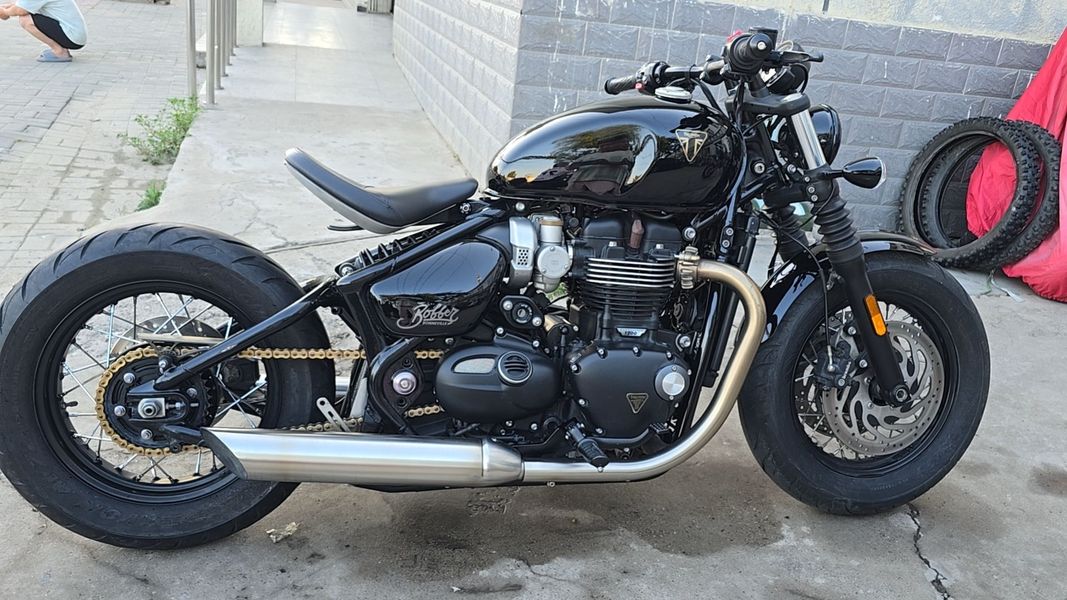 凯旋 Bonneville Bobber