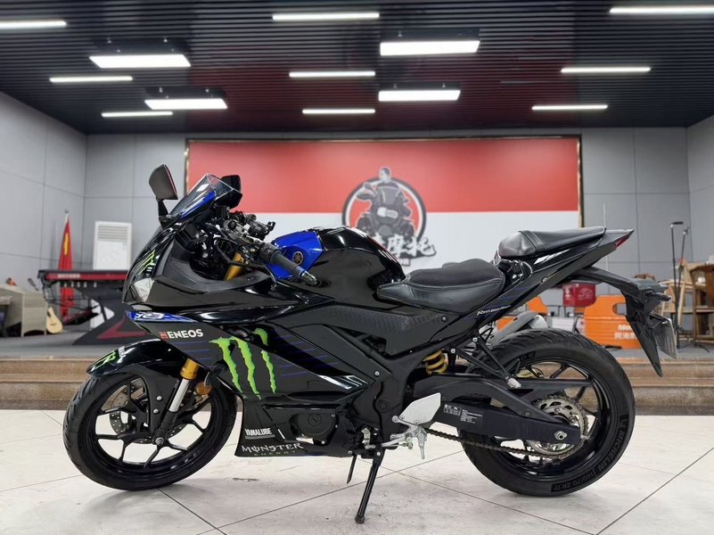雅马哈 YZF-R3