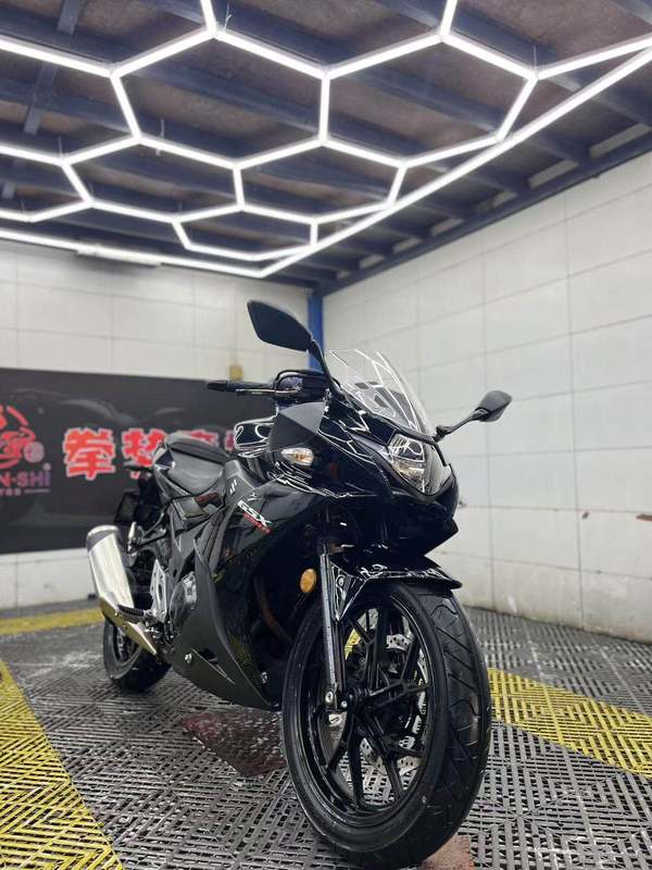 豪爵铃木 GSX250R