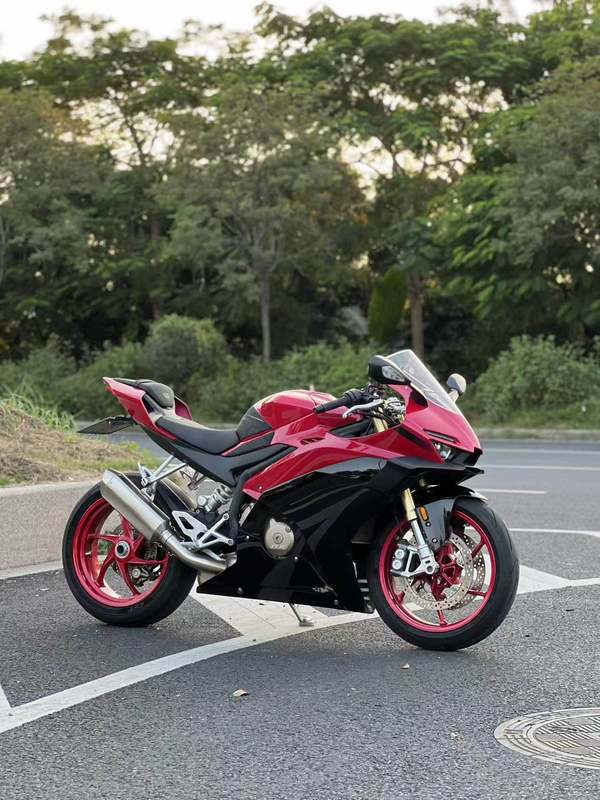 张雪机车 500RR