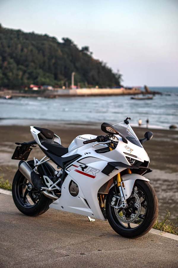 张雪机车 500RR
