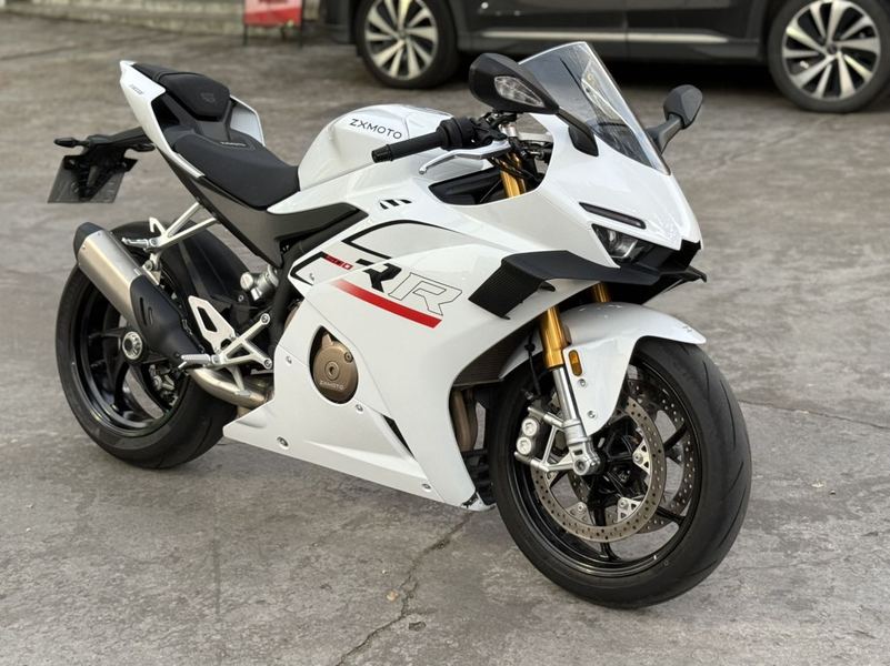 张雪机车 500RR