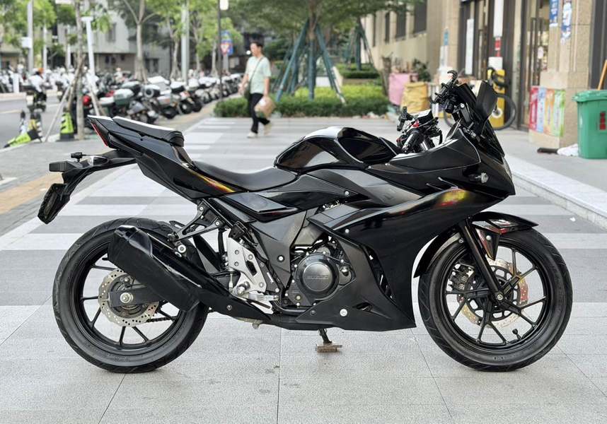 豪爵铃木 GSX250R