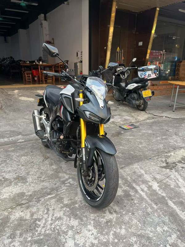 豪爵 XCR300