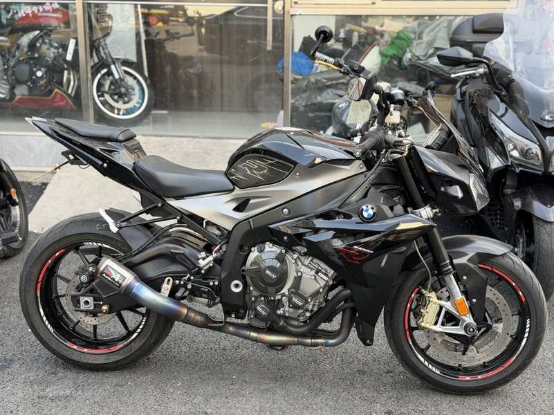 宝马 S 1000 R