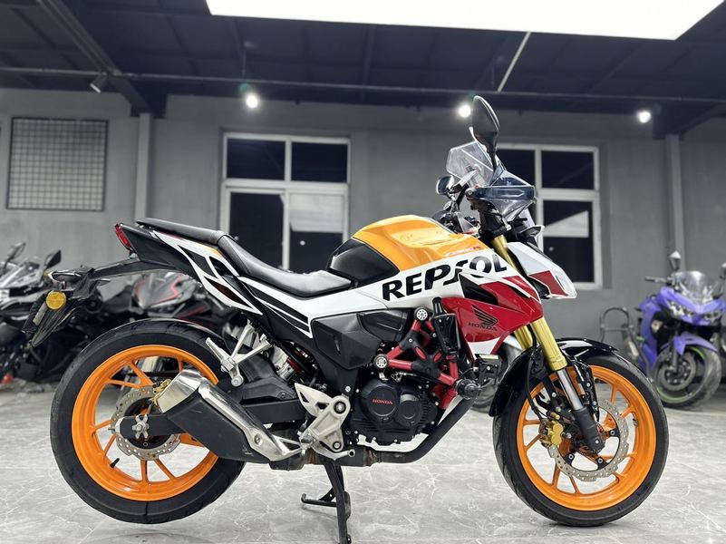 五羊本田 CB190R 暴锋眼