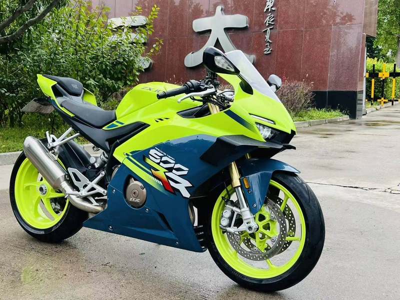 张雪机车 500RR