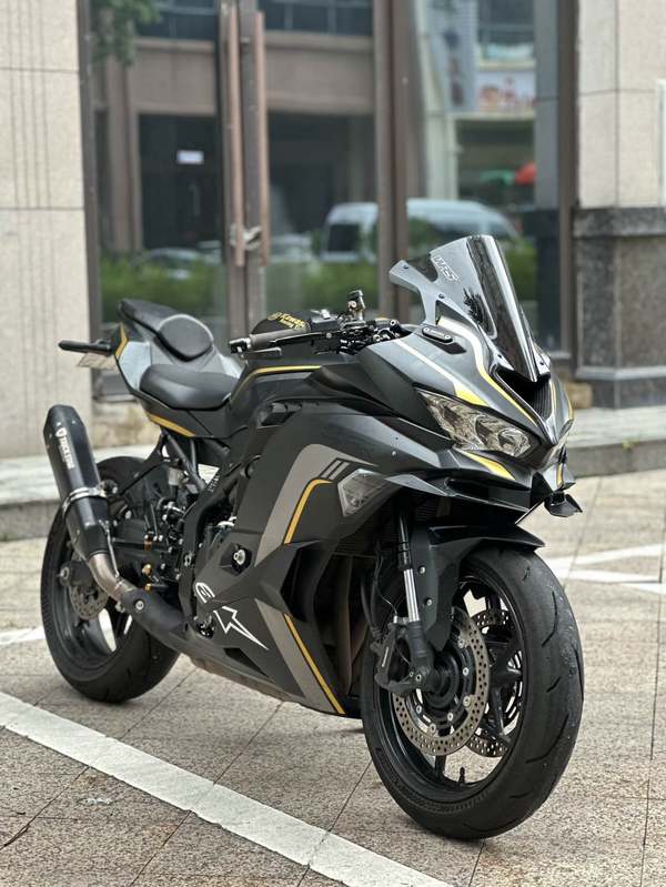 川崎 ZX-4R