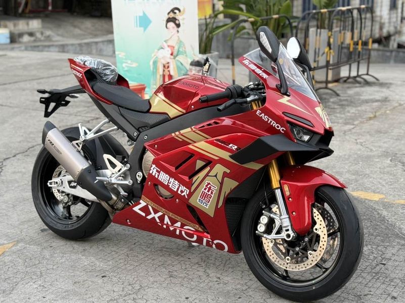张雪机车 820RR