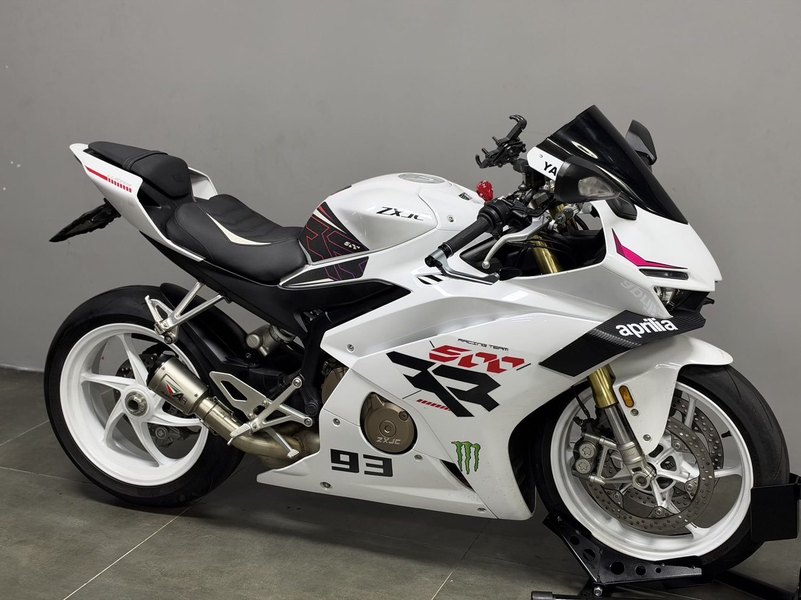 张雪机车 500RR