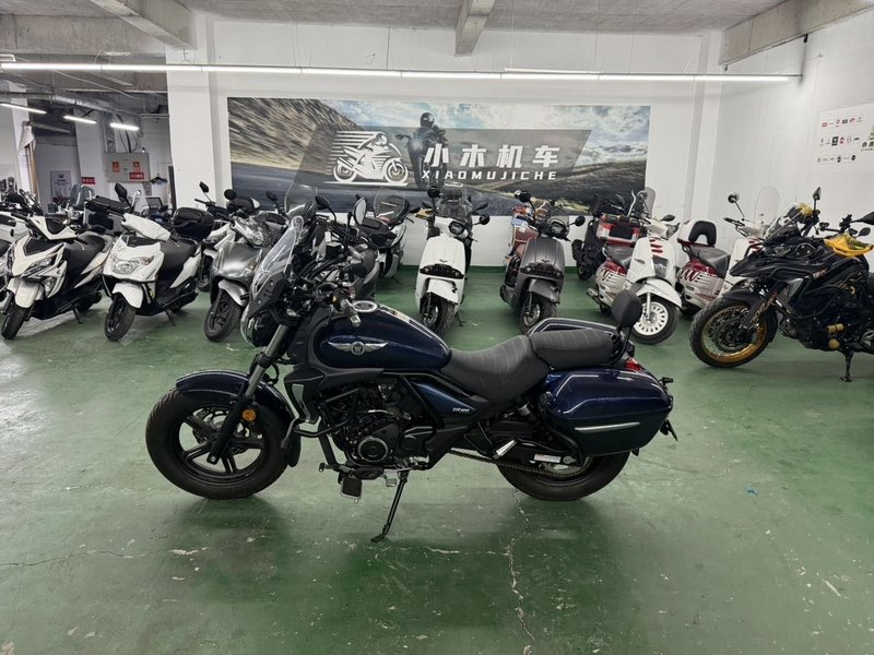 豪爵 TR300