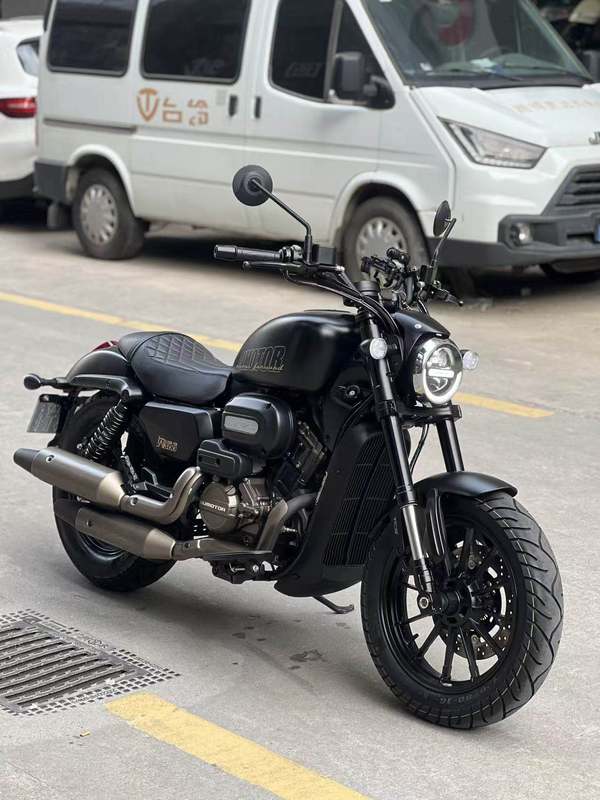 QJMOTOR 闪300S