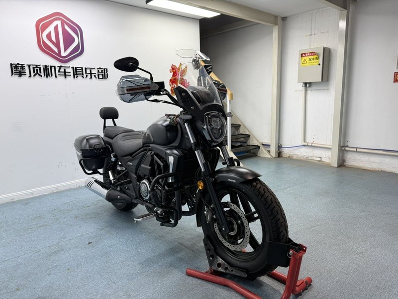 豪爵 TR300