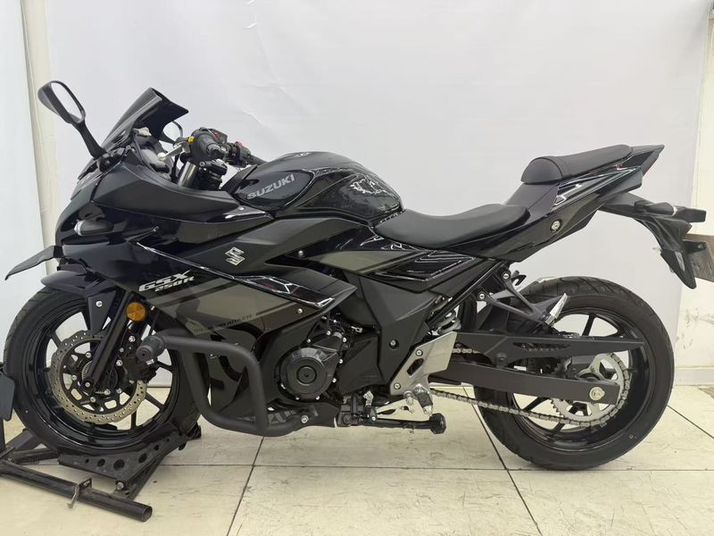 豪爵铃木 GSX250R
