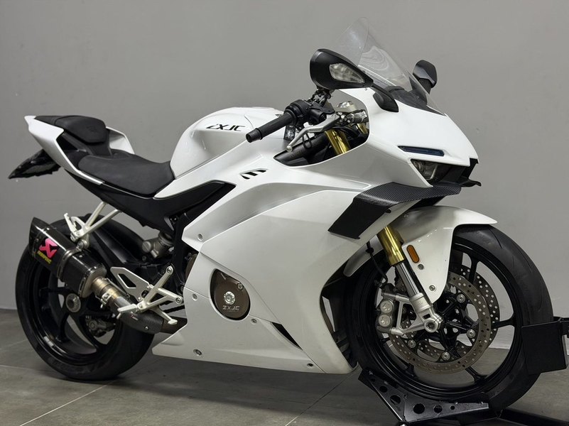 张雪机车 500RR