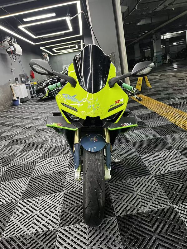 张雪机车 500RR