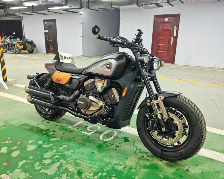 QJMOTOR 闪600