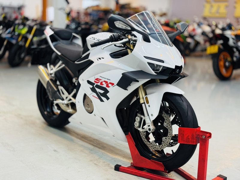 张雪机车 500RR