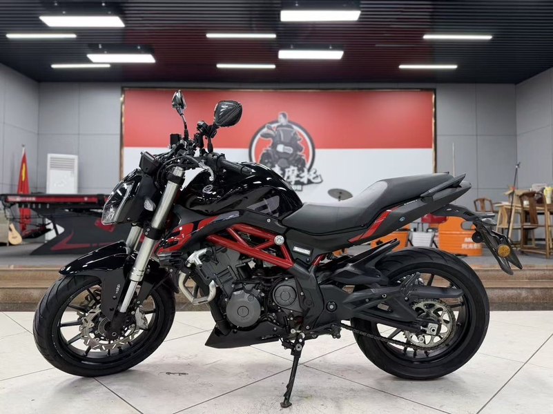 贝纳利 蓝宝龙 BN302S