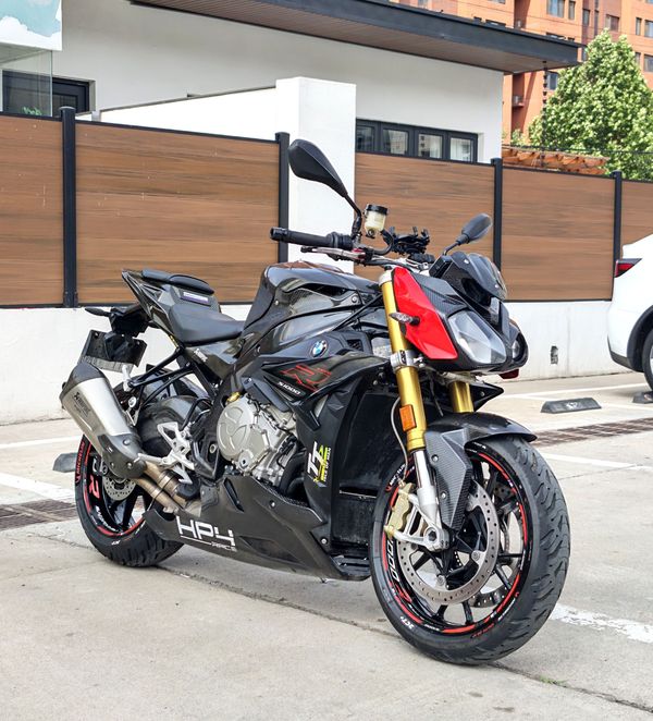 宝马 S 1000 R