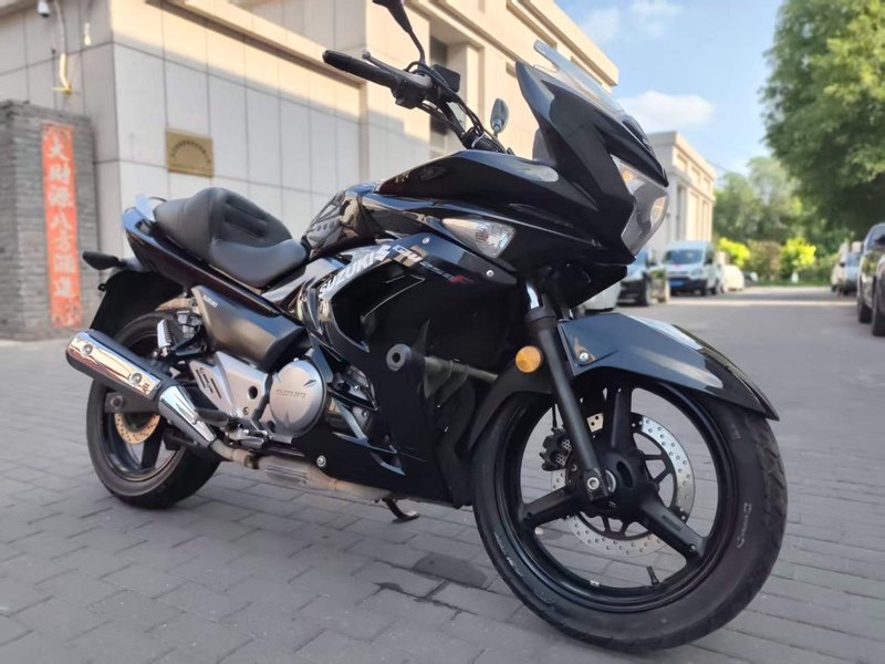 豪爵铃木 骊驰 GW250