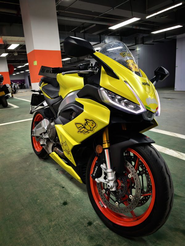 阿普利亚 RS 660 