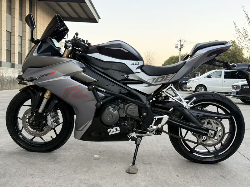 贝纳利 龙卷风 Tornado 302R