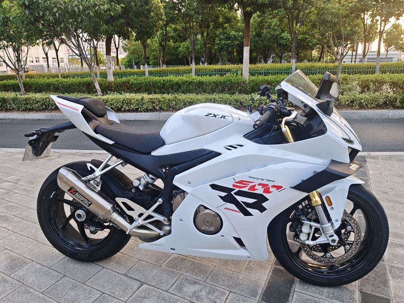 张雪机车 500RR