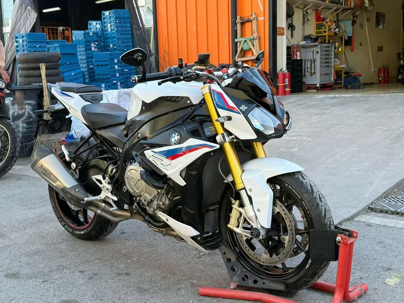宝马 S 1000 R