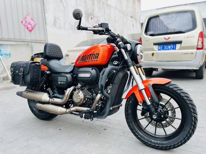 QJMOTOR 闪300S