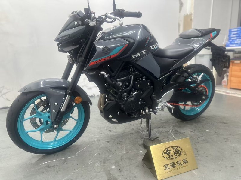 雅马哈 MT-03