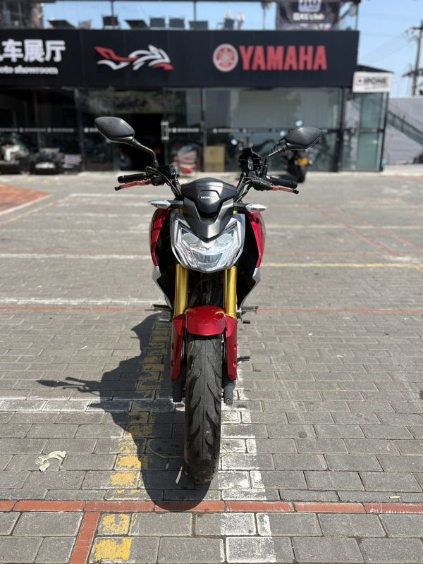 五羊本田 CB190R 暴锋眼