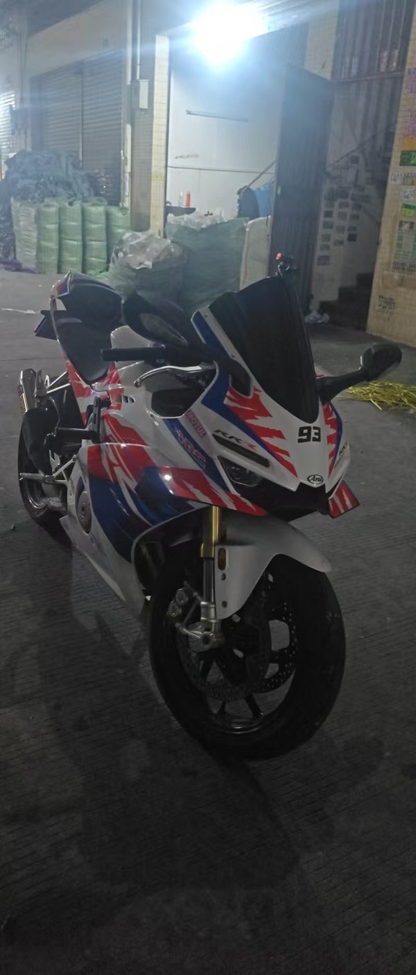 张雪机车 500RR