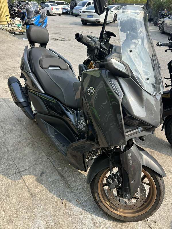 雅马哈 XMAX